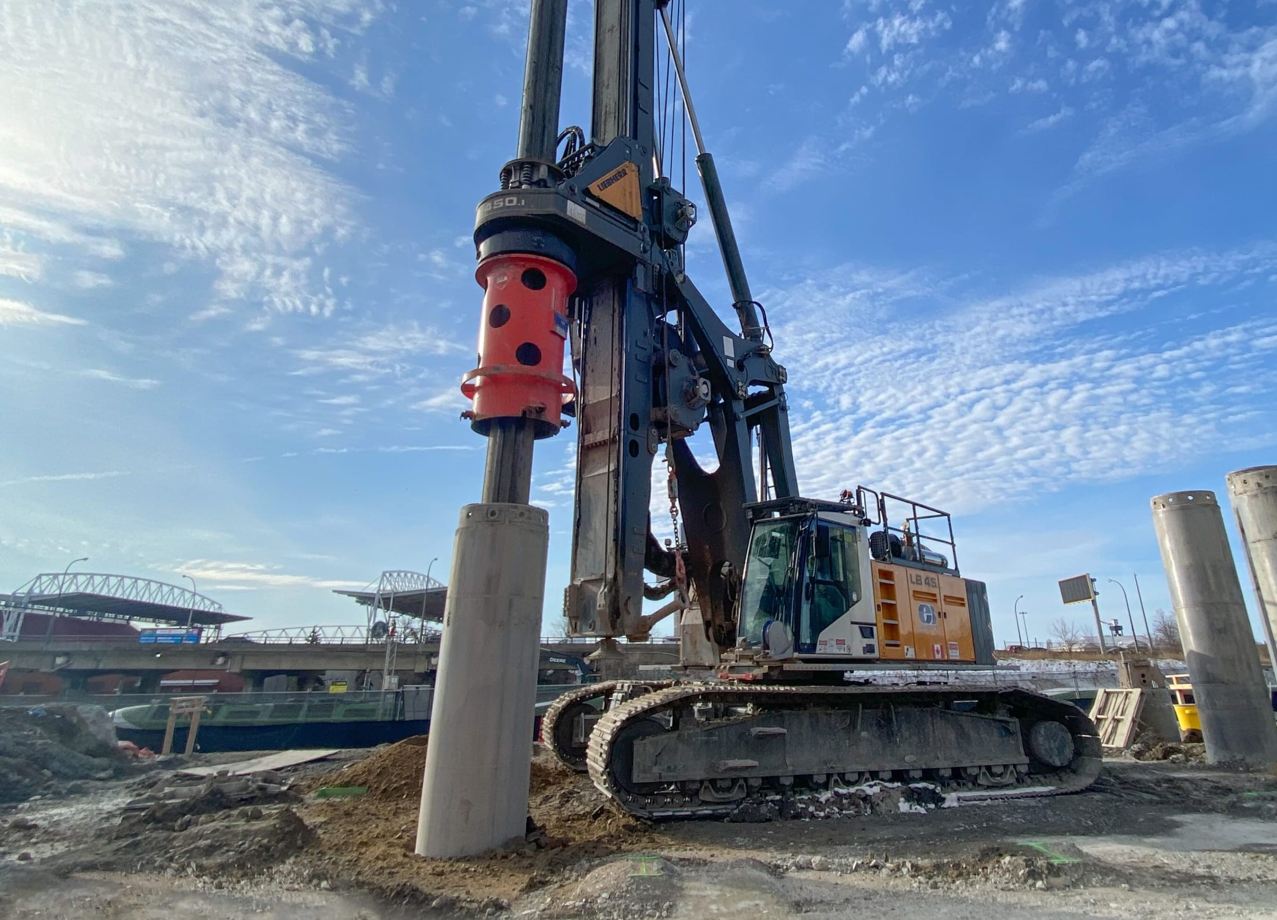 Piling rig 08a53f crop scaled